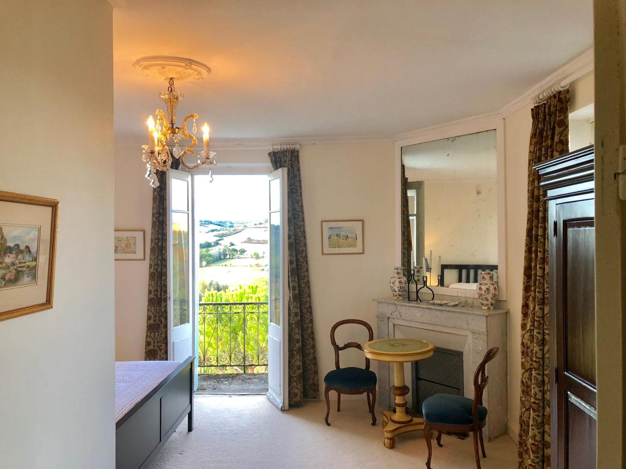 Le Chevalier Noir Bed & Breakfast Cordes-sur-Ciel Room photo